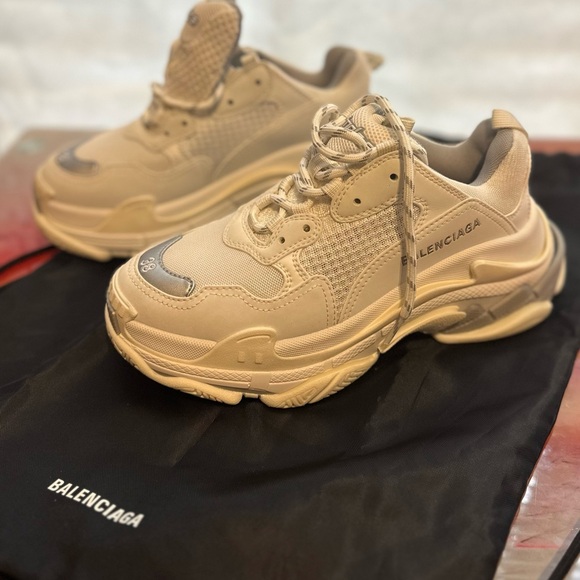 BALENCIAGA Triple S Sneakers - Picture 6 of 6